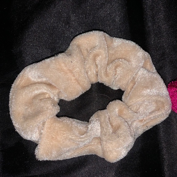 Gemstone colored scrunchies - Picture 5 of 6